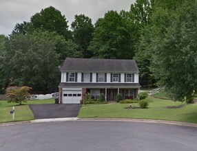 Building Photo - Charming Tri-Level Retreat on Expansive Wo...