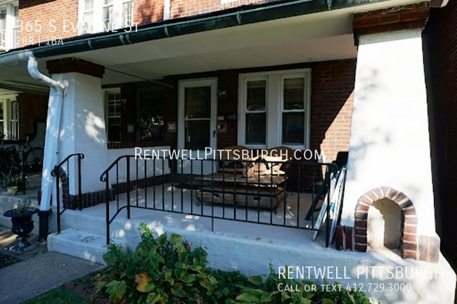 Building Photo - 365 S Evaline St