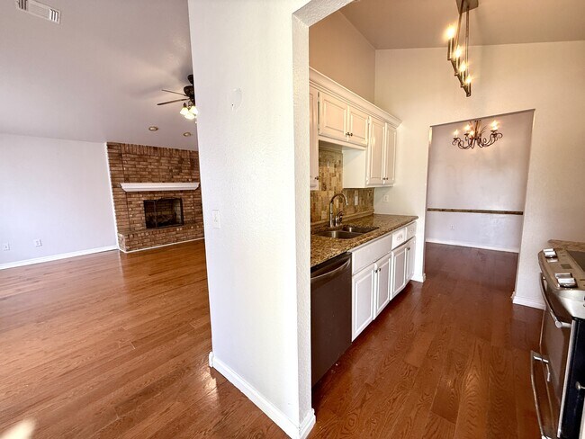 Building Photo - 427 N Rockford Pl