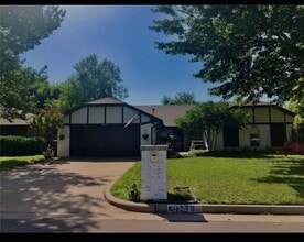 Building Photo - 2112 Bentham Pl