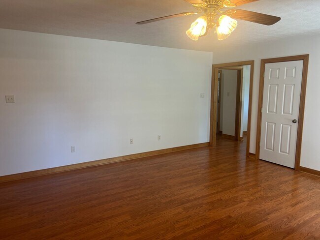Building Photo - Rancher on 6.79 Acre Lot