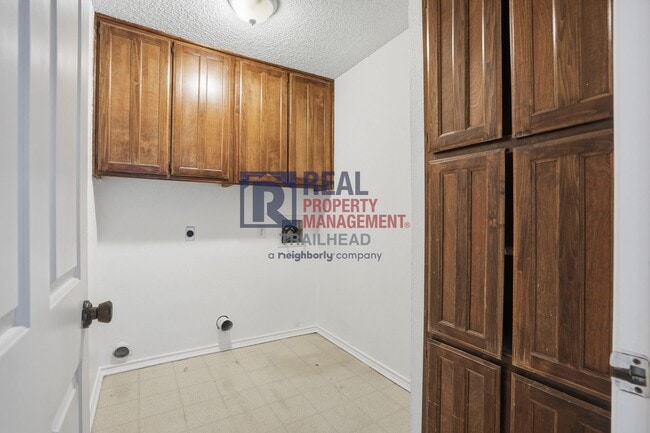 Building Photo - Updated 3-Bedroom Home with Large Fenced Yard in a Great Location