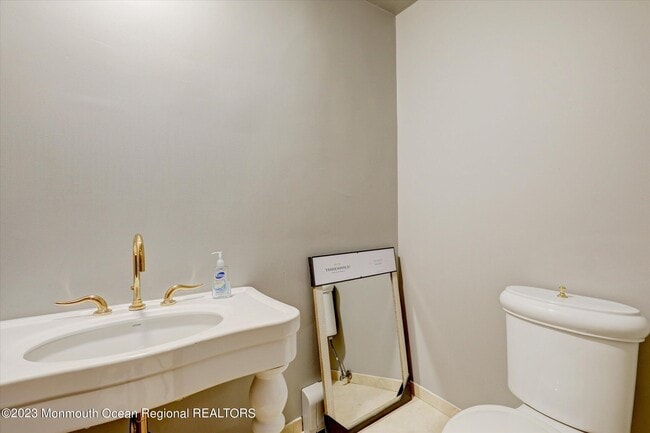 Building Photo - 84 Wickapecko Dr