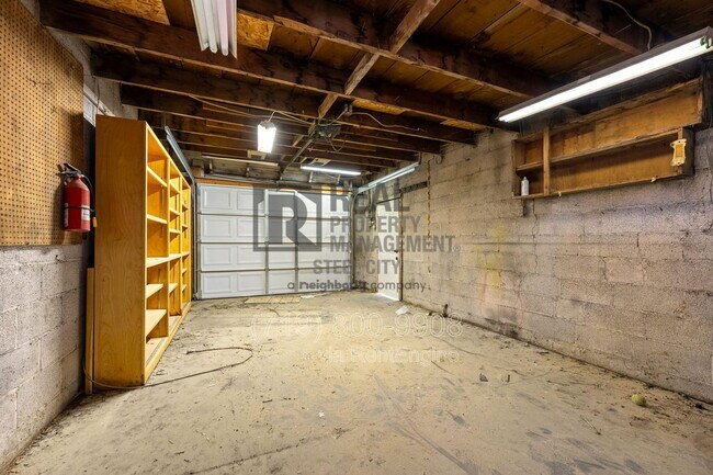 Building Photo - 909 W Evans Ave