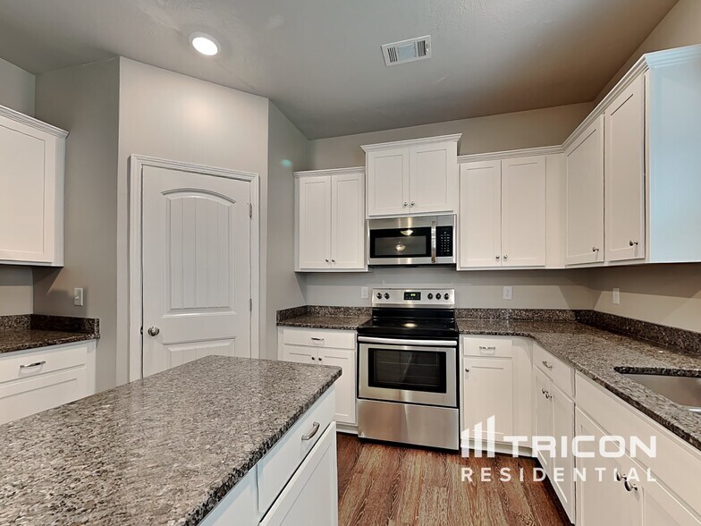 Building Photo - 270 Orchard Ln