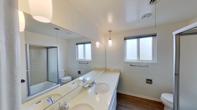 Building Photo - **MOVE-IN SPECIAL** 4 Bedroom , 2.5 Bathro...