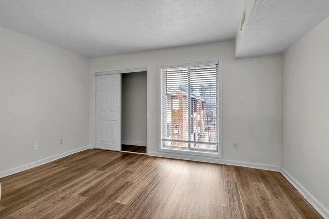 Building Photo - Almost New & Ready for you! Lovely 1 Bedroom/1 Bath Condo