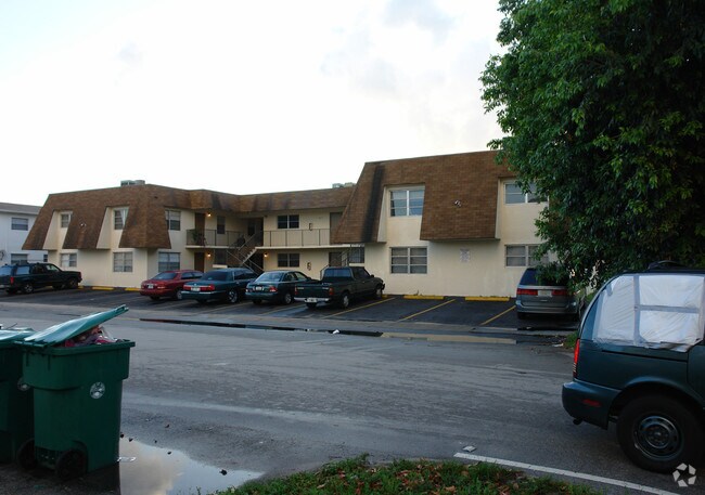 Building Photo - 3810 SW 60 Ave