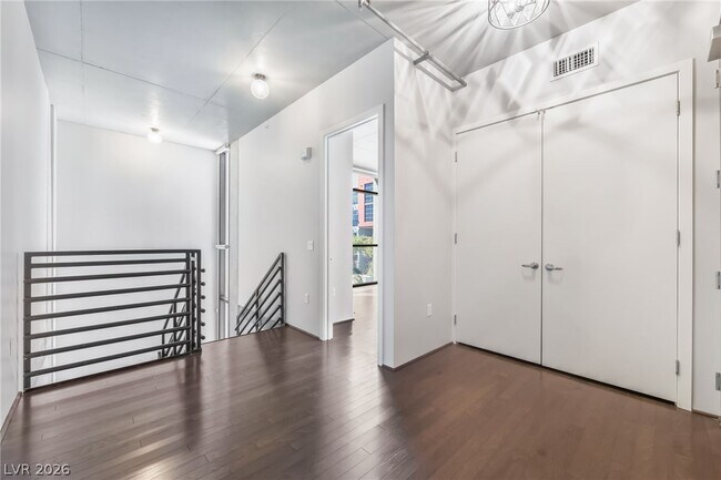 Building Photo - 353 E Bonneville Ave
