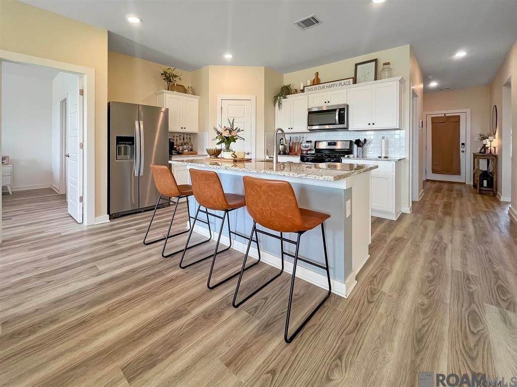 Building Photo - 12850 Silverbell Ave