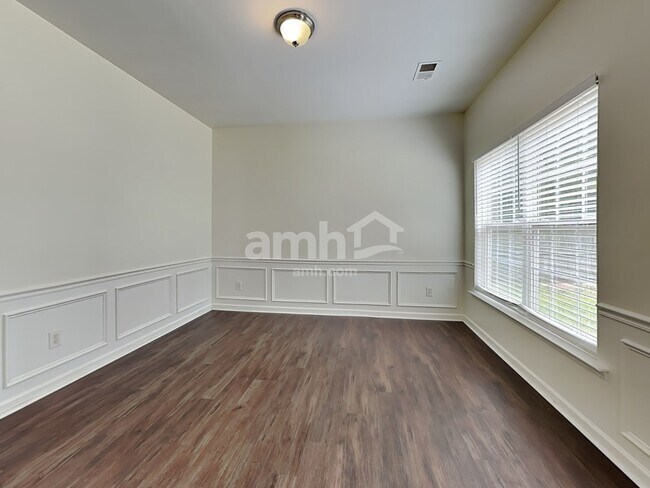 Building Photo - 3439 Silverlake Ct