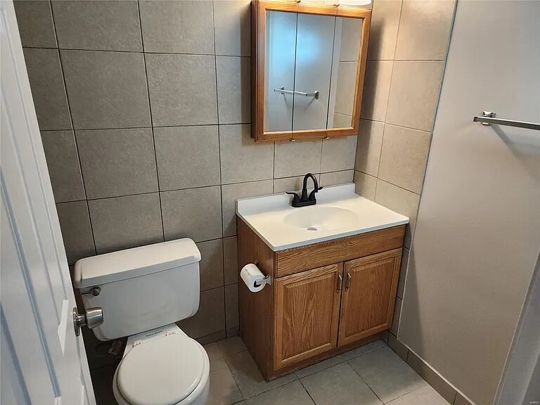 Building Photo - 8736 Santa Bella Dr