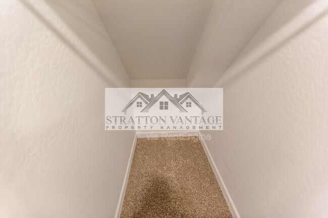 Building Photo - 240 W Juniper Ave