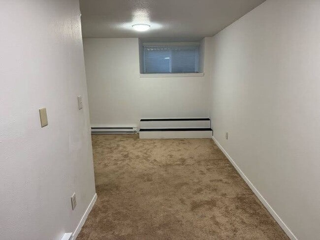 Building Photo - 4 Bedroom home