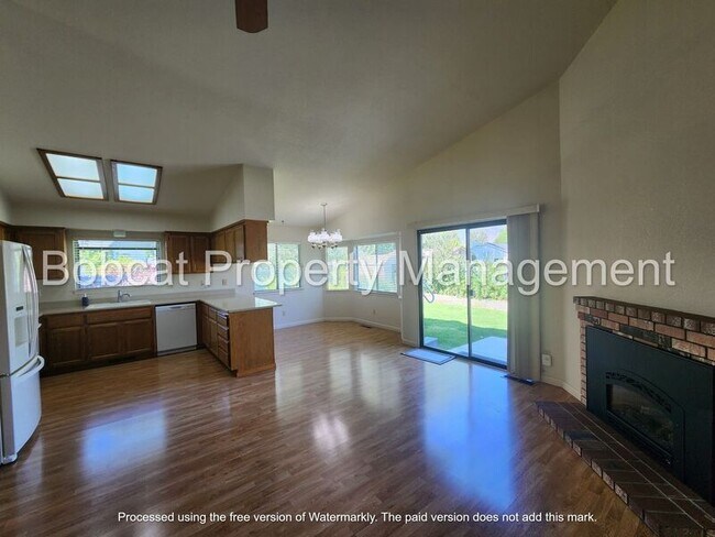 Building Photo - 1740 Cedarwood Dr