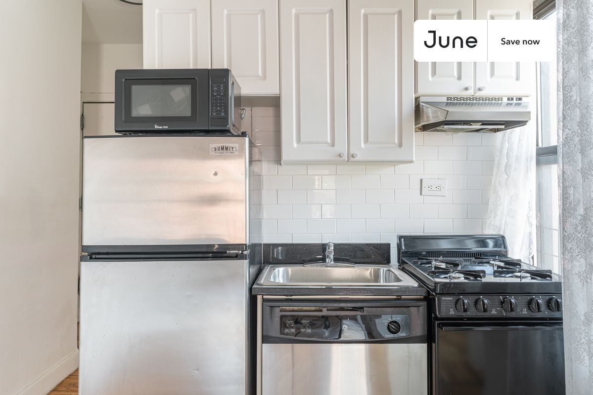 Building Photo - 715 E 5th St