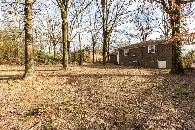 Building Photo - 7204 Marguerite Ln