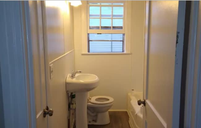 Building Photo - 2 Bed, 1 Bath Home in Gadsden Neighborhood!