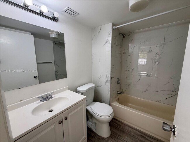 Building Photo - 1075 Riverside Dr