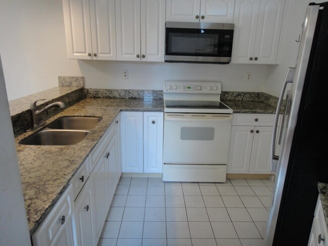 Building Photo - 3679 Victoria Dr