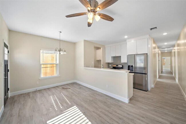 Building Photo - 5618 Ridgeway Dr