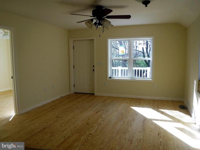 Building Photo - 756 Wiltshire Rd