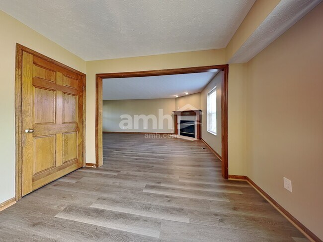 Building Photo - 3075 Foxhound Dr