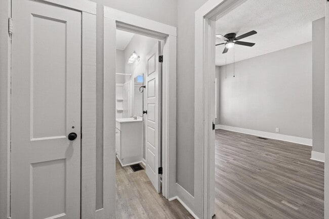 Building Photo - 501 E 4th St