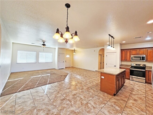 Building Photo - 4920 Honey Locust Dr