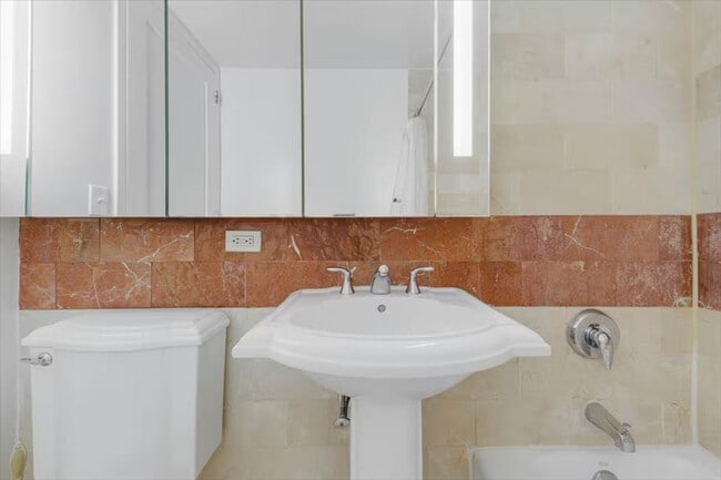 Building Photo - 254 W 54th St