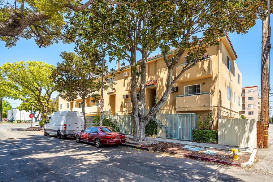 Building Photo - 2400 Walnut Ave