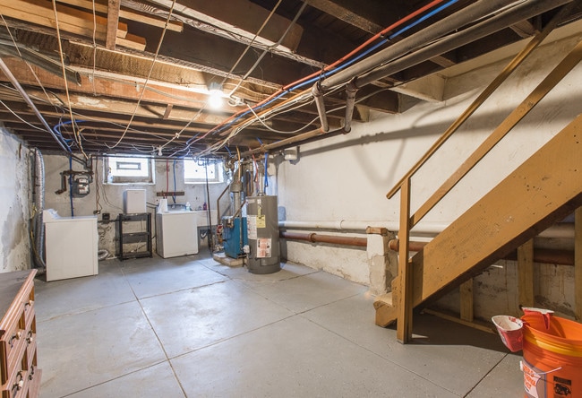 Building Photo - 202 Baldwin St