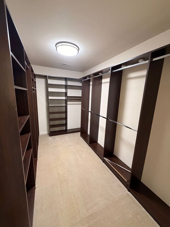 Building Photo - 42 Kilverstone Way