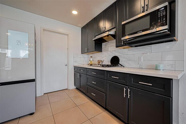 Building Photo - 15214 Mission Forest Dr