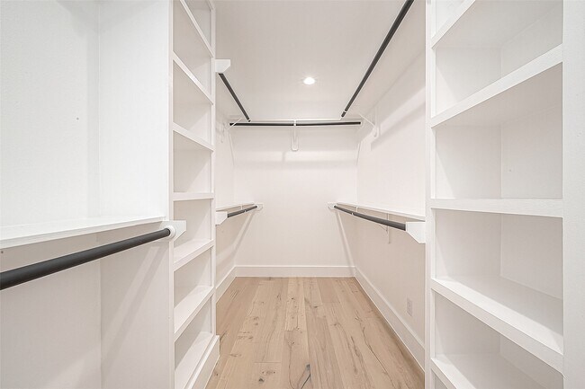 Building Photo - 6254 Locke Ln