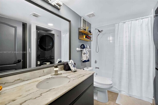 Building Photo - 1200 Brickell Bay Dr