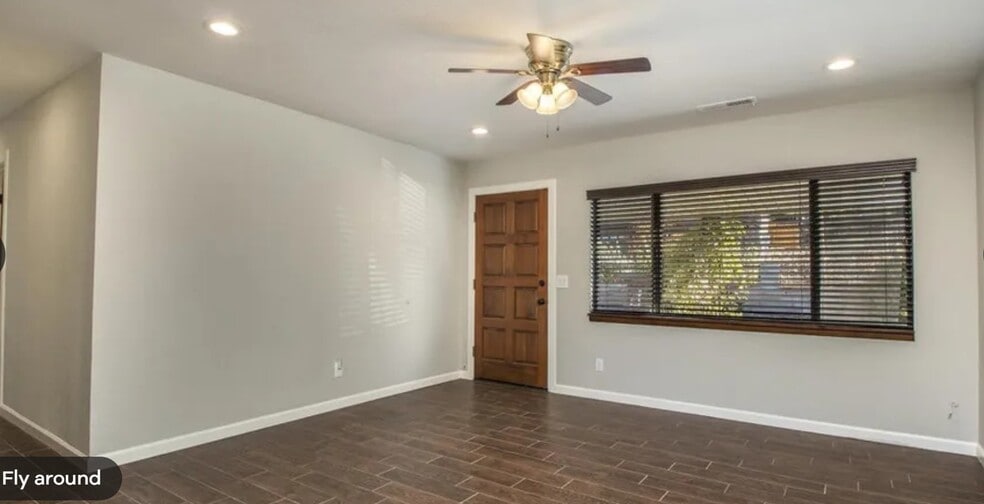 Building Photo - 502 E Woodland Dr