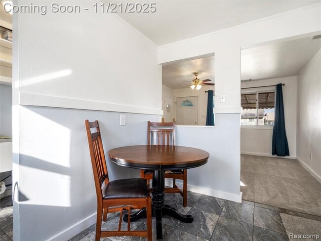 Building Photo - 1320 E Goulson Ave