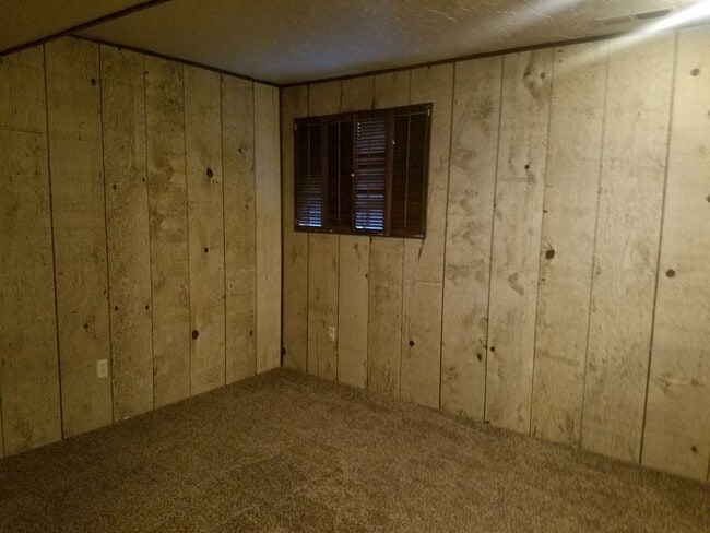 Building Photo - 3 Bed 2.5 bath townhome in Ammon right beh...