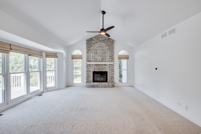 Building Photo - 3631 Falkner Dr