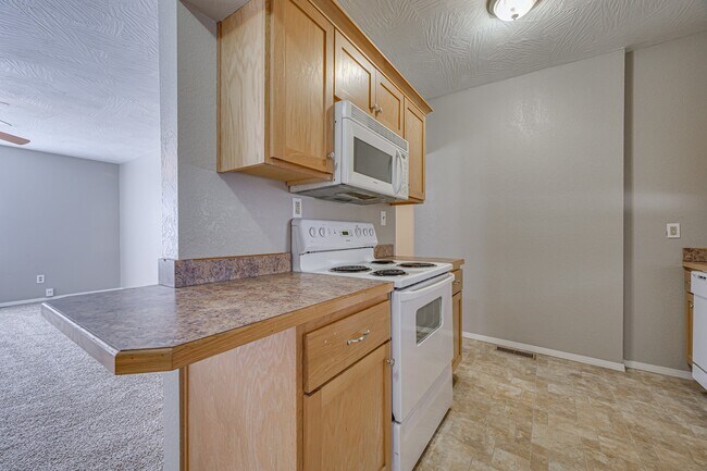 Building Photo - COLLEGE PRE-LEASING