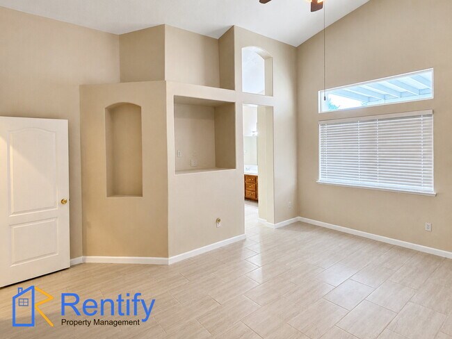 Building Photo - Charming Seven Oaks Home - 4Bed, 2Bath - Gardener Included!