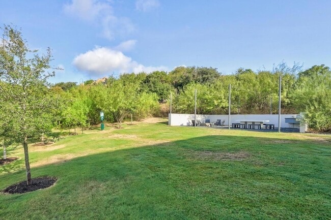 Building Photo - 2506 Sutherland St