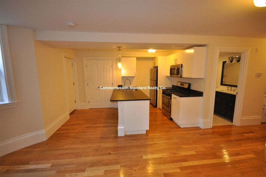 Building Photo - 656 Massachusetts Ave