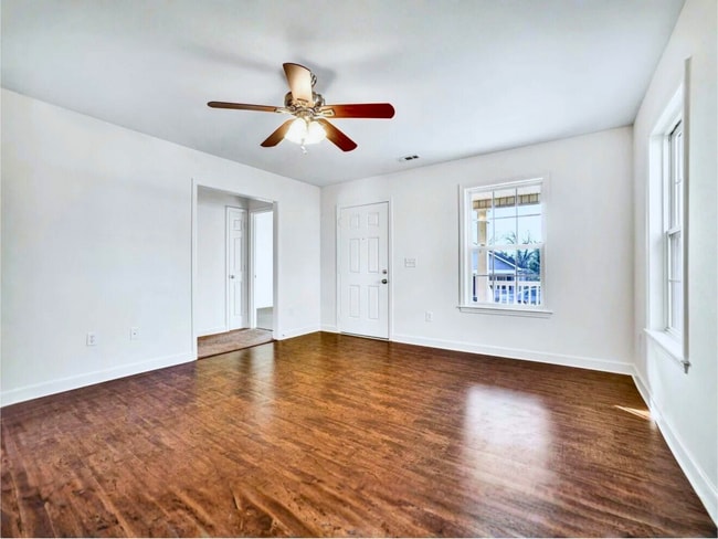 Building Photo - 305 S Calhoun St