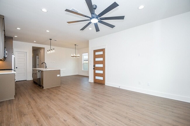 Building Photo - 4101 Victoria