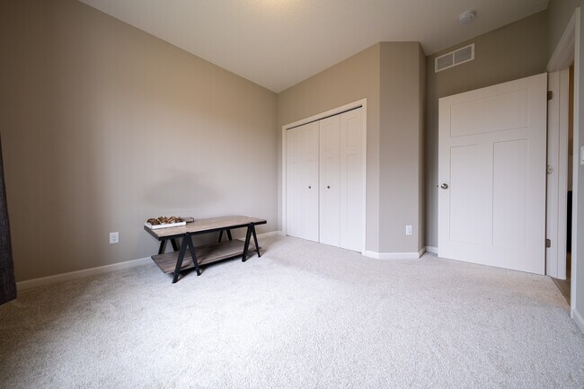 Building Photo - 280 Primrose Path