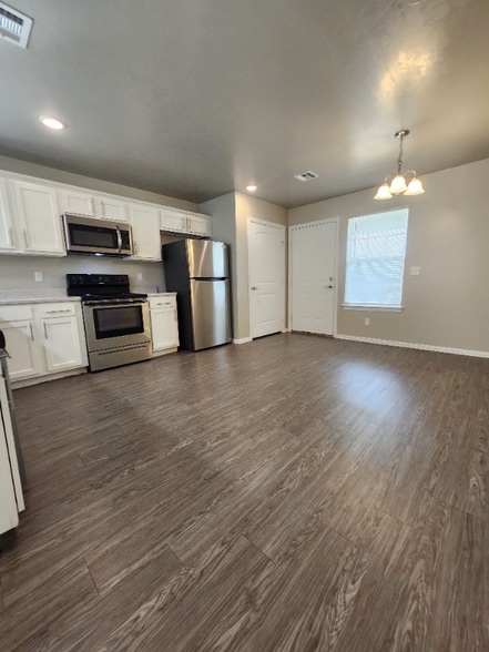 Building Photo - 1533 Doling Ln