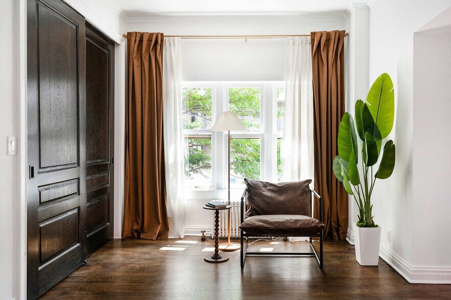 Building Photo - 10 5th Ave