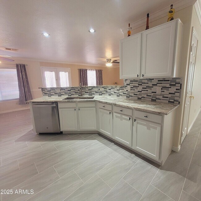 Building Photo - 2210 E Paraiso Dr